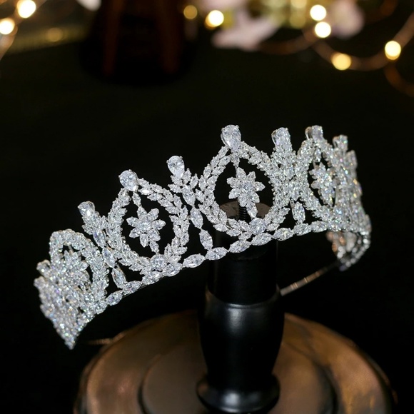 Crystal crown tiara for wedding hand made - Picture 2 of 3